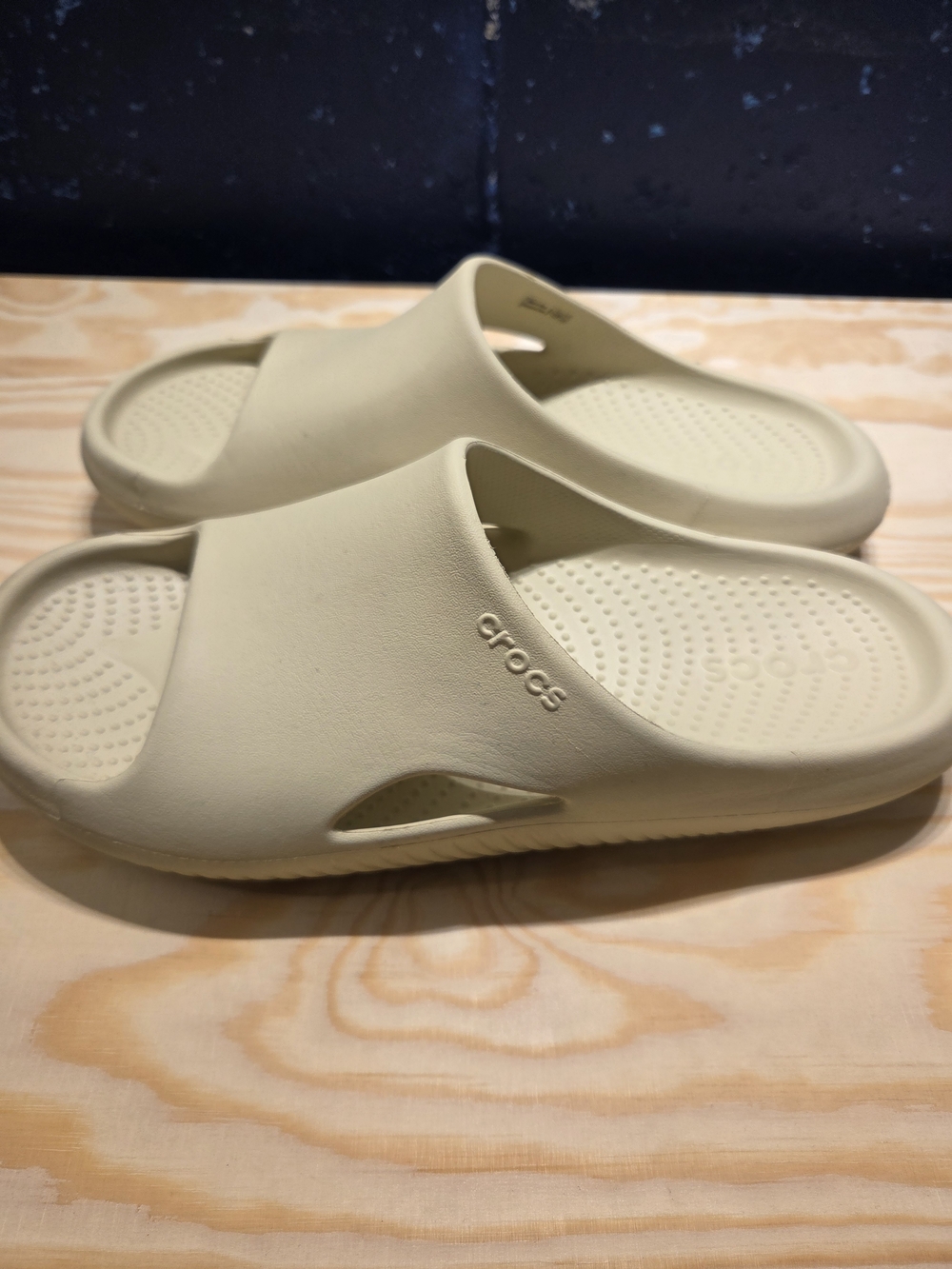 CROCS Mellow Recovery Bone White Men's Slides (Size 12) - Picture 4 of 9